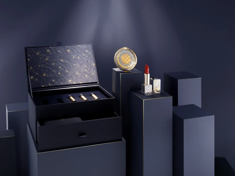 肌膚之鑰40週年高級訂製珠寶系列奢潤唇膏情境。