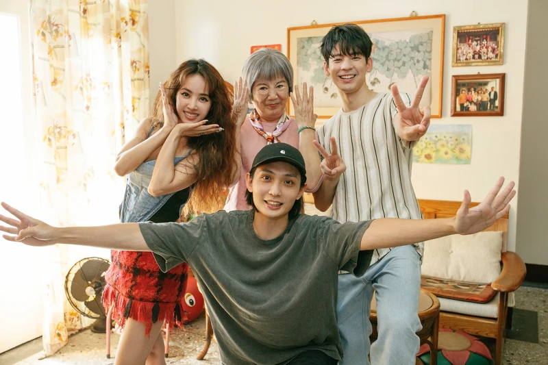 導演殷振豪(前)執導〈親愛的對象〉MV,與蔡依林、王滿嬌、林柏宏三人合作愉快 導演殷振豪(前)執導〈親愛的對象〉MV,與蔡依林、王滿嬌、林柏宏三人合作愉快