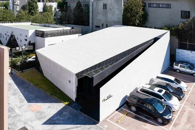 以鹽之花的意象設計的矩形外觀。 以鹽之花的意象設計的矩形外觀。