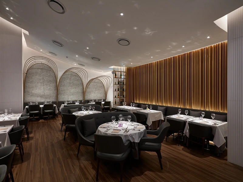 室內空間呈現華麗而優雅的氛圍。 室內空間呈現華麗而優雅的氛圍。