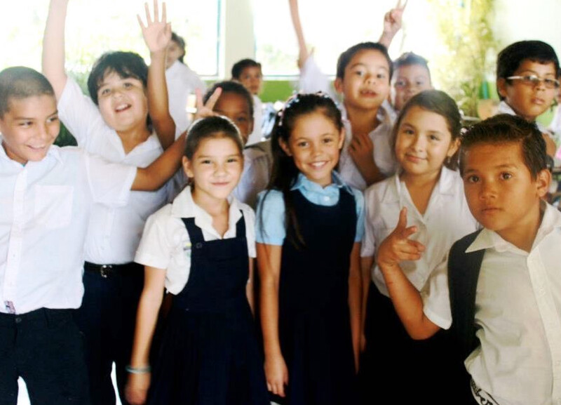 珍娜奧特嘉從小就顏值過人