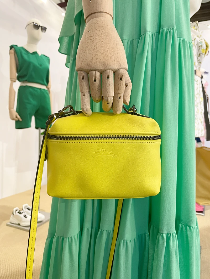 皮革款,NT$12,200 皮革款,NT$12,200