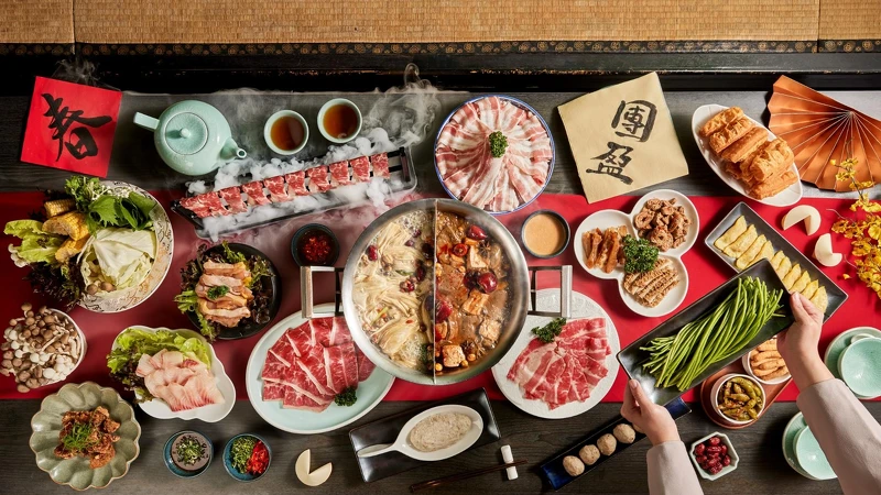 這一鍋皇室秘藏鍋物「圍爐年菜」訂購再送價值NT$3,000元折價券，數量有限，贈完為止。。