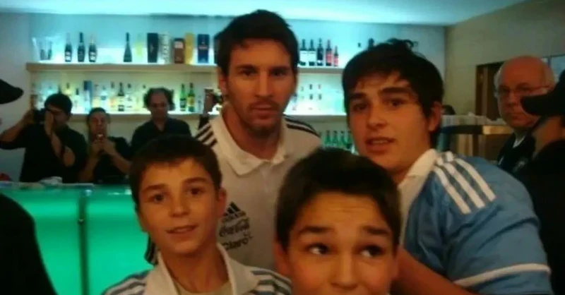 Messi梅西&Álvarez艾瓦雷茲(左一) Messi梅西&Álvarez艾瓦雷茲(左一)