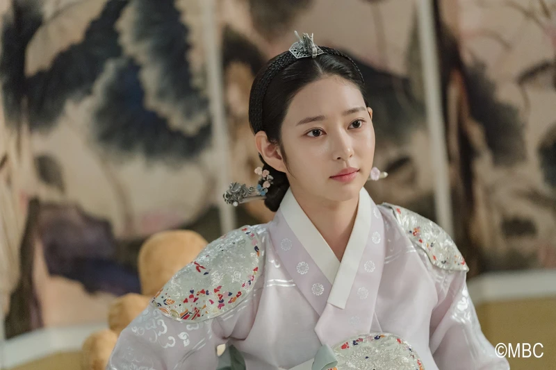 金珉周飾演世子嬪安子妍