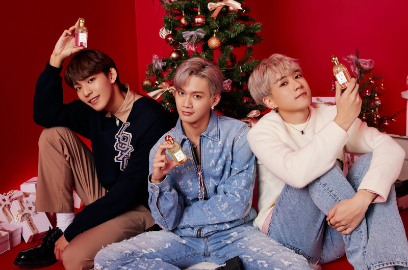 煥鈞/嬌蘭花草水語仲日紅榴淡香水、子翔/嬌蘭花草水語陽光甜橘淡香水、祖安/嬌蘭花草水語晨霧玫瑰淡香水。 煥鈞/嬌蘭花草水語仲日紅榴淡香水、子翔/嬌蘭花草水語陽光甜橘淡香水、祖安/嬌蘭花草水語晨霧玫瑰淡香水。