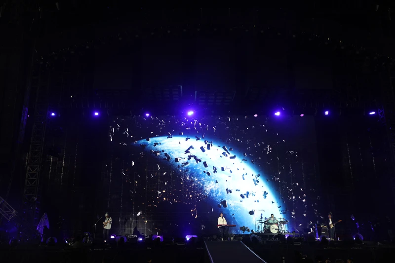 宇宙人擔任12/23日的開場嘉賓