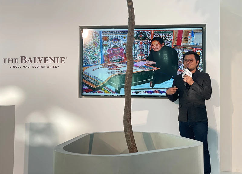 剪紙藝術家楊士毅於現場分享藝術創作的精彩歷程。