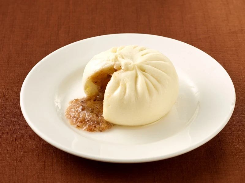 知名的「玫瑰包」，背後有一段溫馨感人的故事，定期使用來自屏東的新鮮可食的玫瑰製作玫瑰醬，香氣宜人。