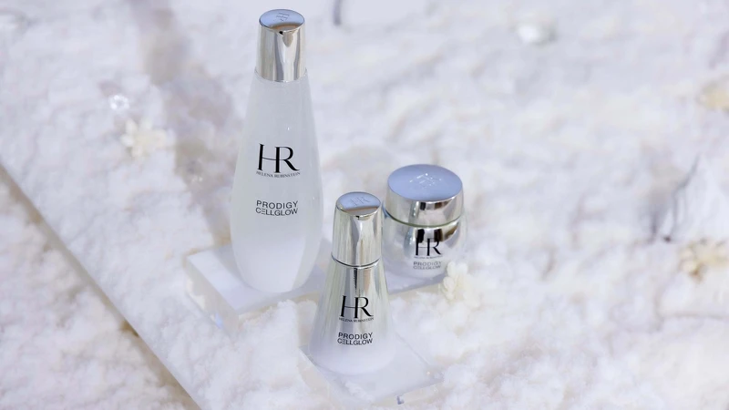 HR赫蓮娜極萃高光新生系列情境照。 HR赫蓮娜極萃高光新生系列情境照。