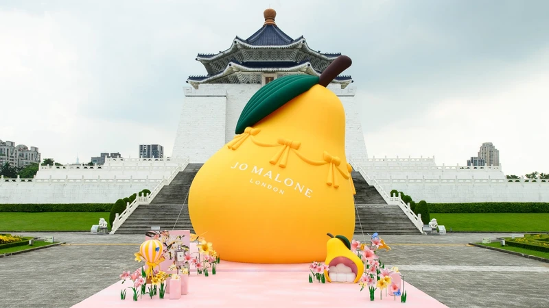 Jo Malone London 全球首座巨型英國梨造型裝置藝術。