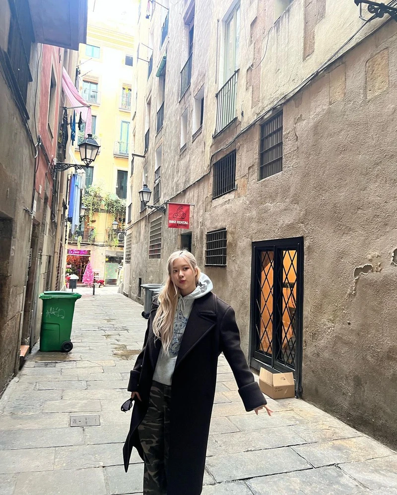 Rosé大衣穿搭 Rosé大衣穿搭