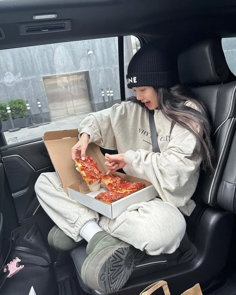 Lisa大學Tee穿搭 Lisa大學Tee穿搭