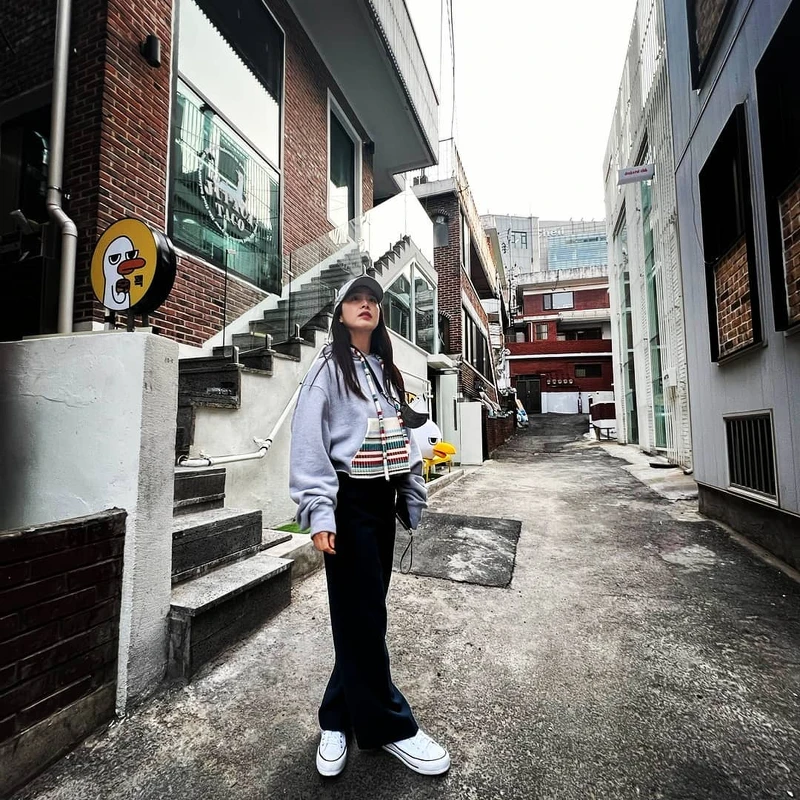 金泰希大學Tee穿搭 金泰希大學Tee穿搭