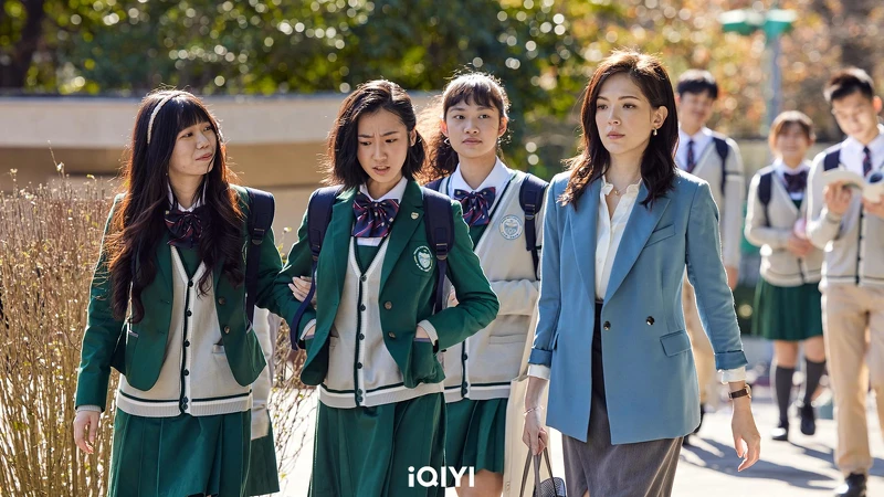 《第9節課》許瑋甯劇中身陷師生戀爭議，不斷被學生言語挑釁