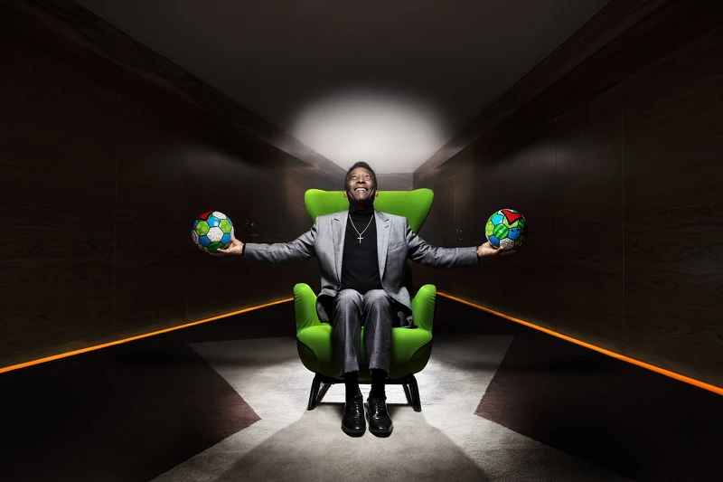 比利參與宇舶2014 世足賽慶祝活動留影 比利參與宇舶2014 世足賽慶祝活動留影