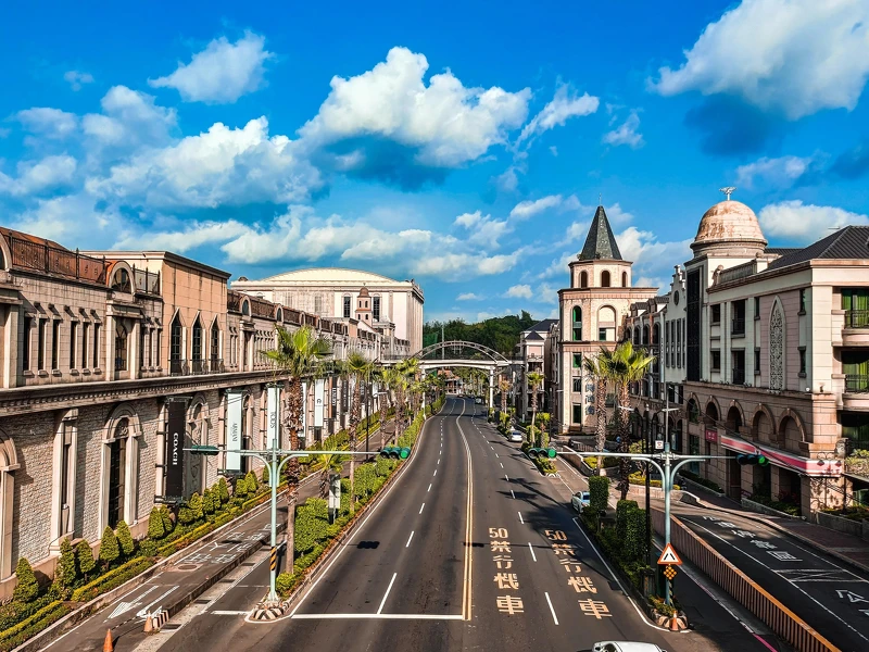 如穿梭中世紀歐陸皇宮，義大世界的美隨手可及。