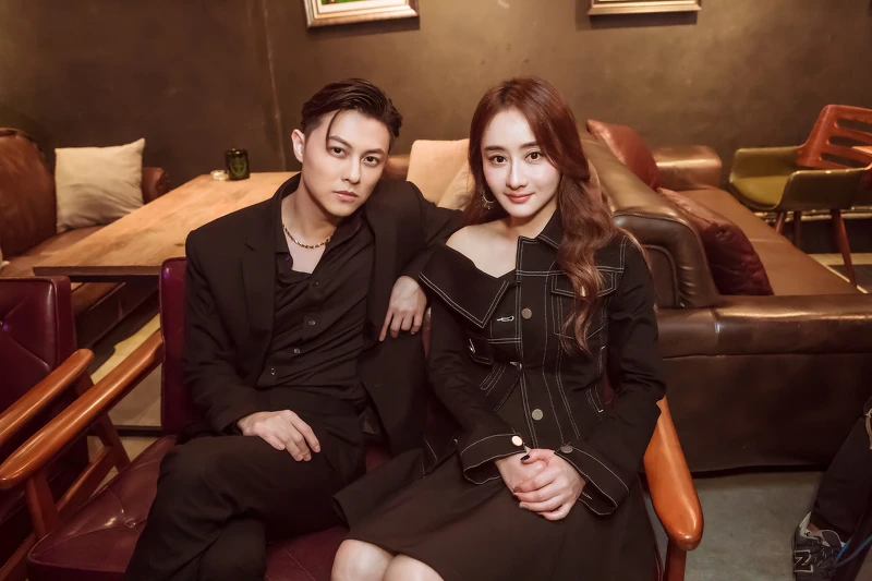 左起王子 邱勝翊、陳德容 左起王子 邱勝翊、陳德容