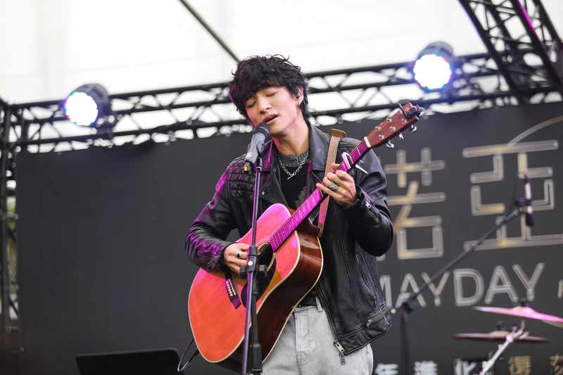 黃奕儒在明日舞台表演 黃奕儒在明日舞台表演