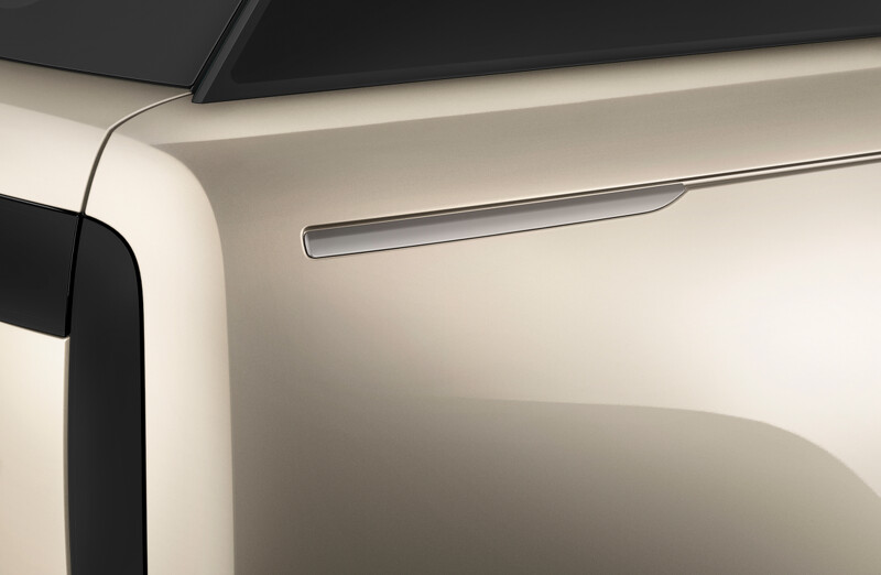 隱藏式車門把手、無縫連接的車門、車窗細膩銜接，展現日不落帝國的極致工藝。