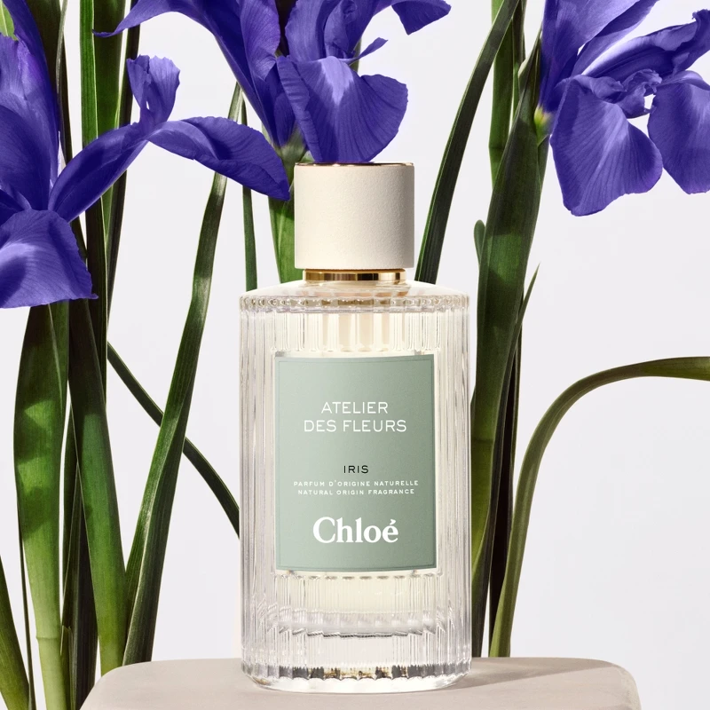 Chloé Atelier des Fleurs仙境花園香水鳶尾花之心(鳶尾嵐山)Iris 50ml,NT5,900、150ml,NT10,200 Chloé Atelier des Fleurs仙境花園香水鳶尾花之心(鳶尾嵐山)Iris 50ml,NT5,900、150ml,NT10,200