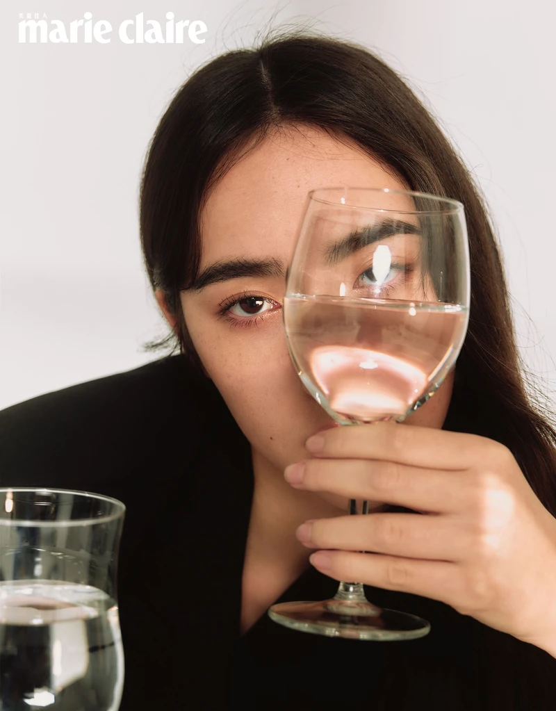 短版西裝外套,RAY CHU。 短版西裝外套,RAY CHU。