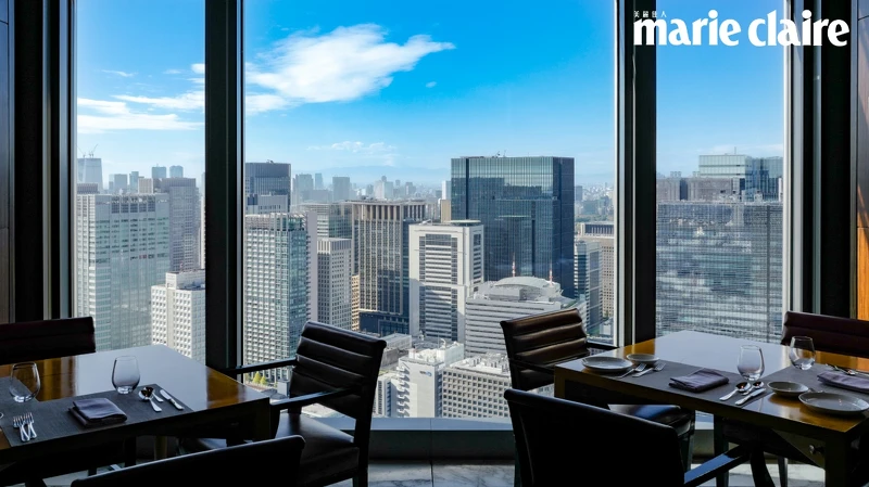 在東京城市天際下前吃早餐,實為人生一大享受 在東京城市天際下前吃早餐,實為人生一大享受