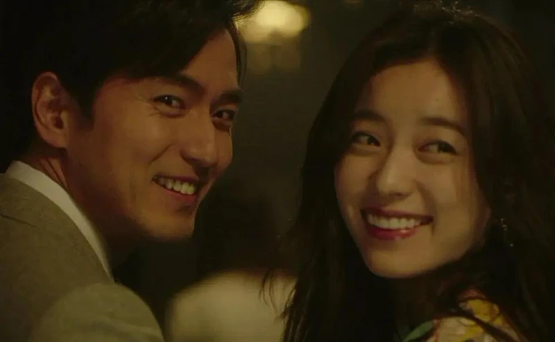 《愛上變身情人》。 《愛上變身情人》。