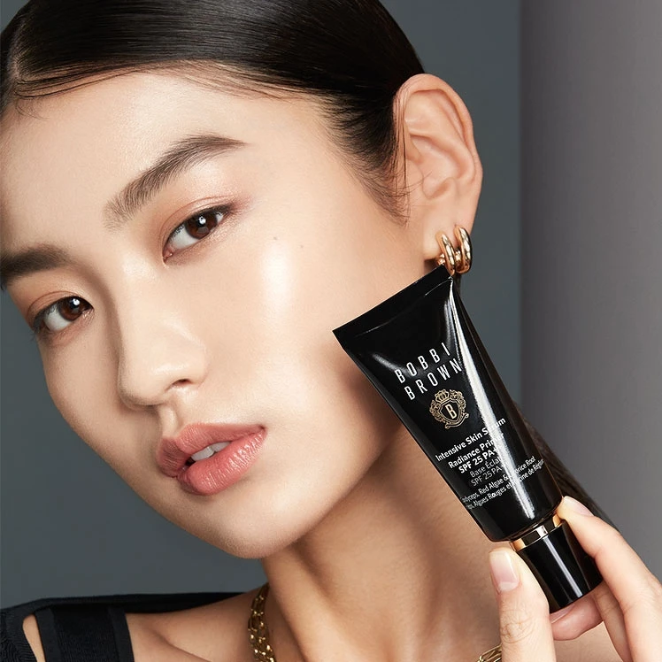 Bobbi Brown冬蟲夏草精華亮膚持妝乳SPF25/PA++ 40ml,NT1,950 Bobbi Brown冬蟲夏草精華亮膚持妝乳SPF25/PA++ 40ml,NT1,950