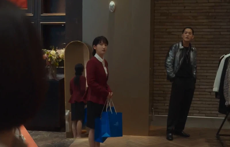 《黑暗榮耀》金京蘭(左)安所要飾演 《黑暗榮耀》金京蘭(左)安所要飾演