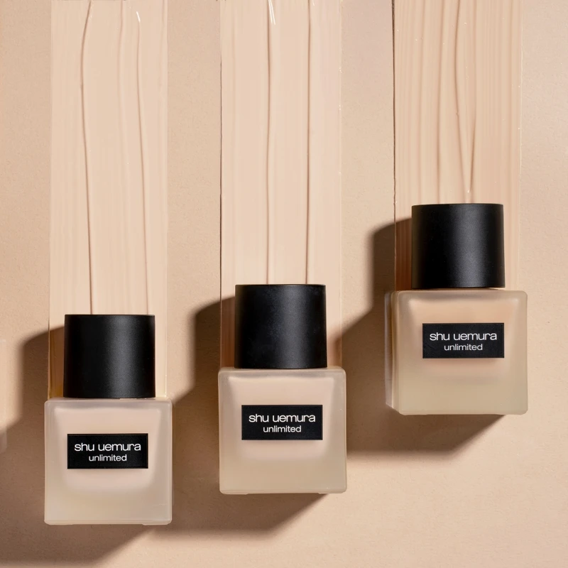 植村秀無極限超時輕粉底，NT1,900