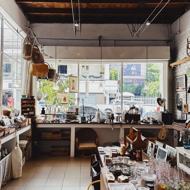 位於 Tha Phae Road 上。 位於 Tha Phae Road 上。