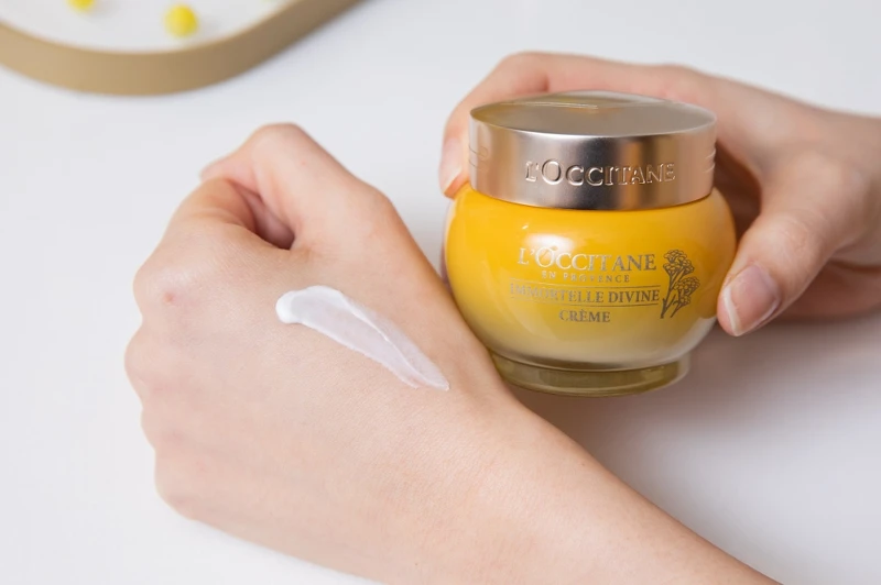 L'OCCITANE歐舒丹蠟菊賦活極萃霜質地。