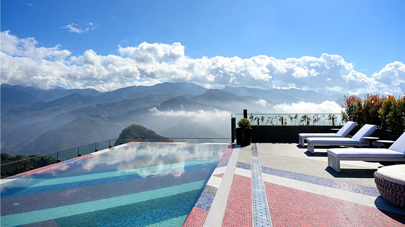 阿里山地區第一座「高空無邊際泳池」登場 阿里山地區第一座「高空無邊際泳池」登場