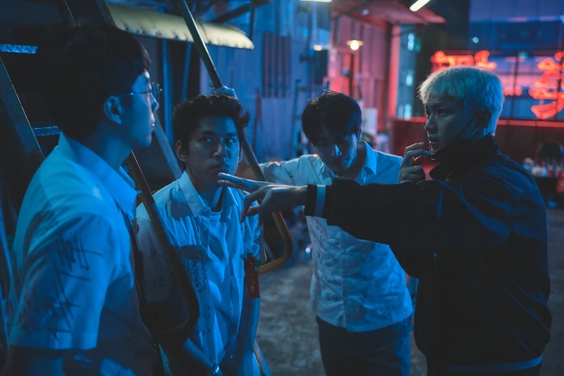 《黑的教育》導演柯震東(右起)常和宋柏緯、朱軒洋、蔡凡熙講戲交流 《黑的教育》導演柯震東(右起)常和宋柏緯、朱軒洋、蔡凡熙講戲交流