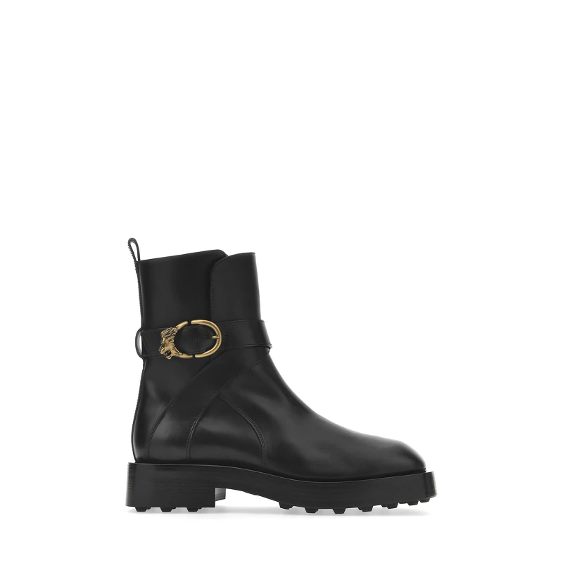 Tod’s 黑色皮靴,NT39,100。 Tod’s 黑色皮靴,NT39,100。