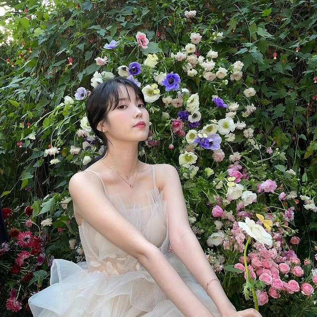 《您辛苦了》IU 飾演 愛順 《您辛苦了》IU 飾演 愛順