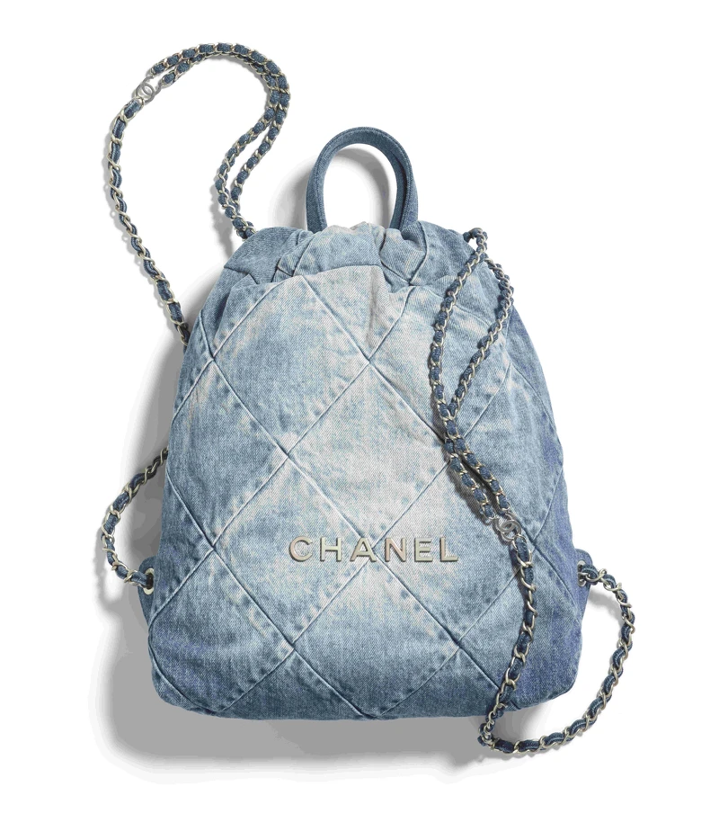 藍色單寧布料CHANEL 22後背包,NT 180,500 藍色單寧布料CHANEL 22後背包,NT 180,500