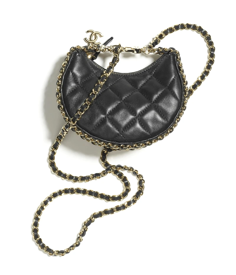 黑色皮革菱格紋皮穿鍊肩背小包,NT 120,300 黑色皮革菱格紋皮穿鍊肩背小包,NT 120,300