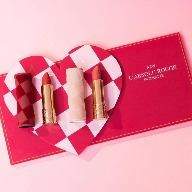 蘭蔻絕對完美柔霧唇膏2023情人節限定版情境圖。