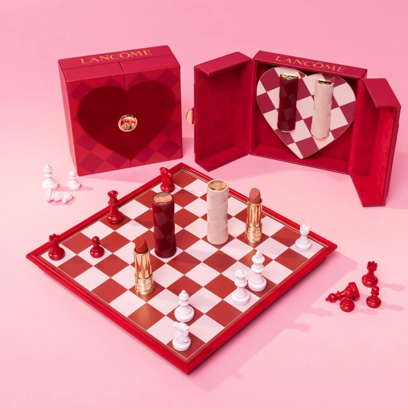 蘭蔻愛心棋盤格禮盒情境圖。