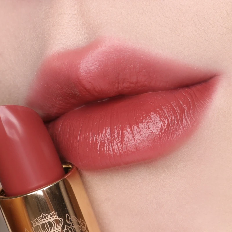 Bobbi Brown金緻緞光唇膏#04 CLARET唇部試色。