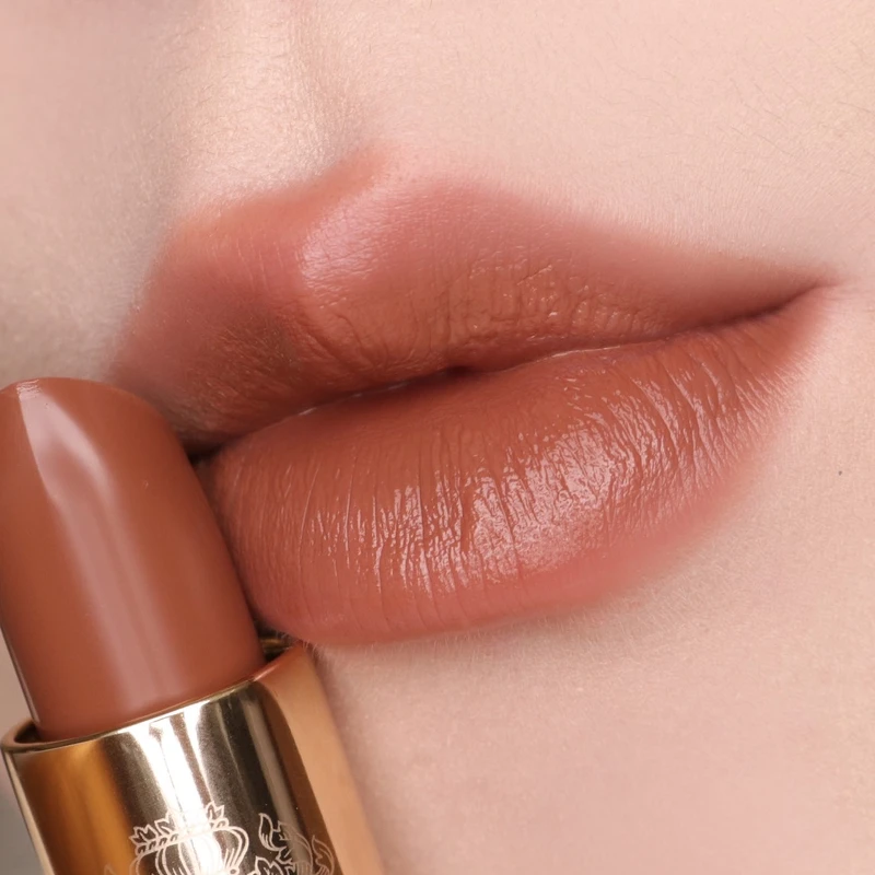 Bobbi Brown金緻緞光唇膏#113 BOUTIQUEBROWN唇部試色。