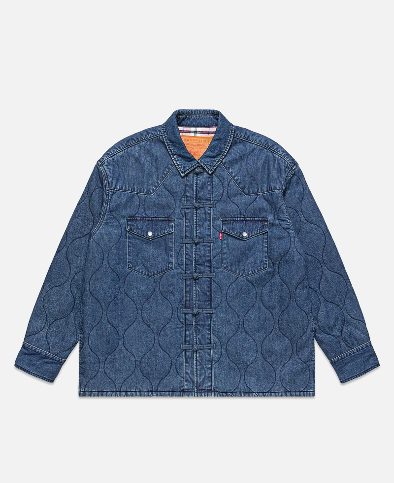 Levi’s X CLOT聯名系列中式盤扣丹寧襯衫,NT 7,900 Levi’s X CLOT聯名系列中式盤扣丹寧襯衫,NT 7,900