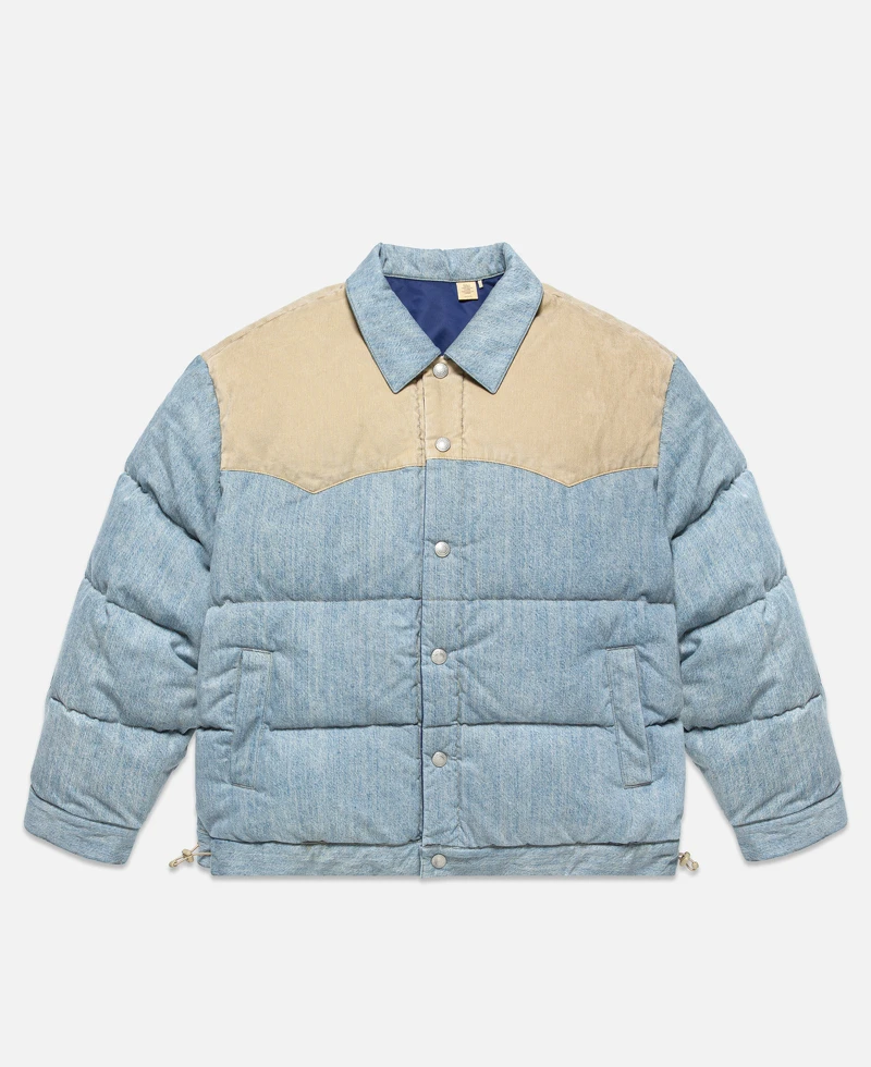 Levi’s X CLOT聯名系列雙面異材質羽絨外套,NT 12,900 Levi’s X CLOT聯名系列雙面異材質羽絨外套,NT 12,900