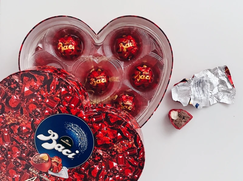 「Amore & Passione愛與熱情」心型紀念禮盒。