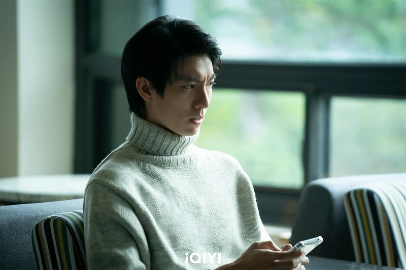 在影集《罪夢者》中與許光漢上演激情全裸床戲的天菜新演員彭千祐，因外型被觀眾注意，被起底是臺藝大雕塑系的藝術型男。