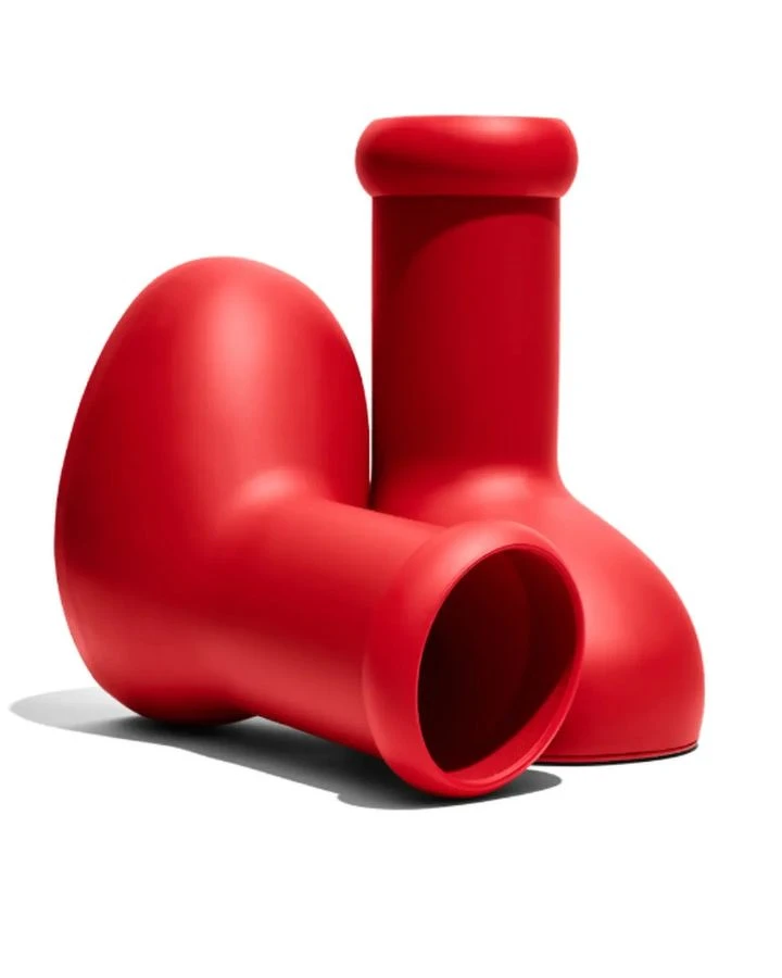 原子小金剛招牌紅鞋，美金$350