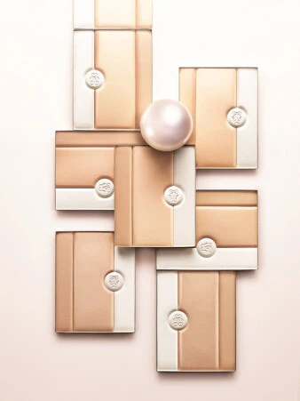 2014GUERLAIN嬌蘭珍珠柔光立體小顏粉餅 SPF20/PA++ 2014GUERLAIN嬌蘭珍珠柔光立體小顏粉餅 SPF20/PA++