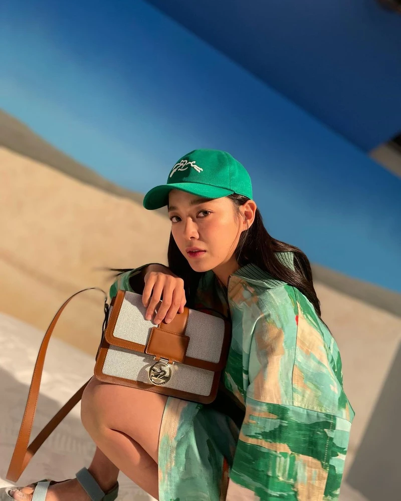 Longchamp Box-Trot系列斜揹袋(白蘭地酒色),NT 26,700 Longchamp Box-Trot系列斜揹袋(白蘭地酒色),NT 26,700